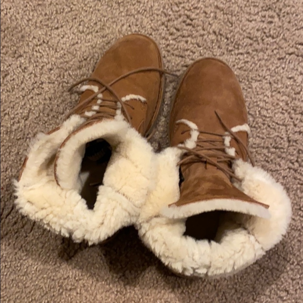 Lightly loved UGGS - Picture 4 of 7